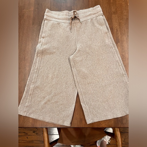 Lululemon Retreat Yourself Crop Heathered Soft Sand Textured Wide-Leg Pants 12 - Picture 4 of 10